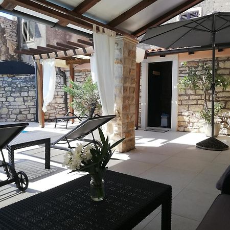 הוילה Sveti Lovreč Pazenatički Lory מראה חיצוני תמונה