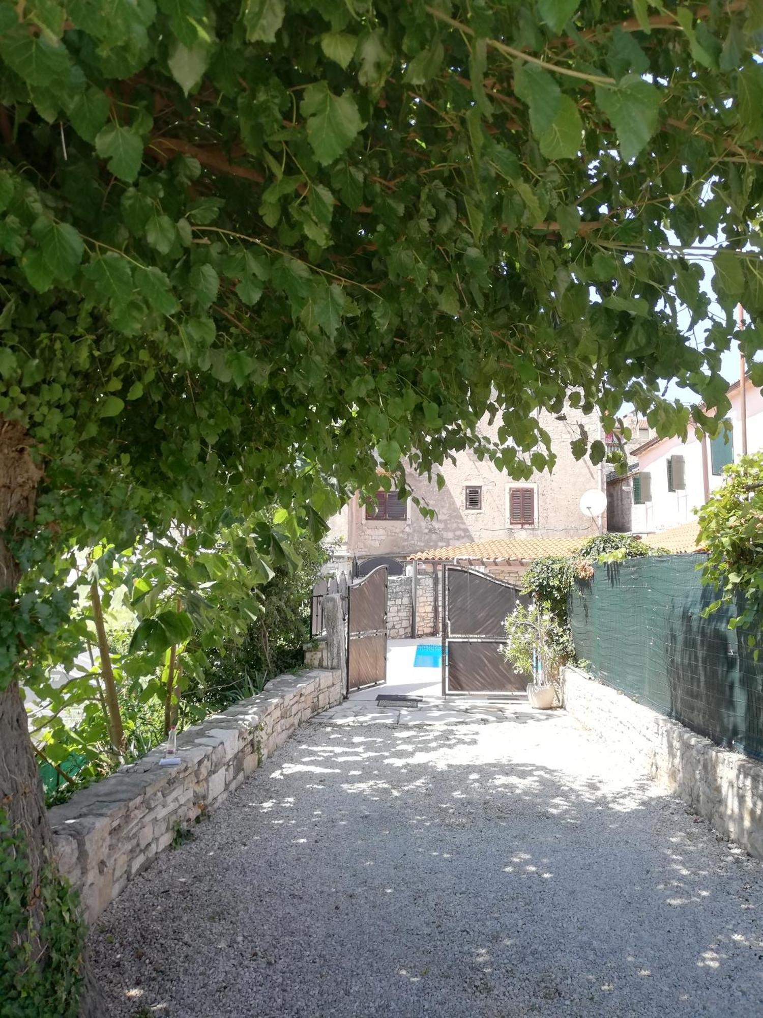 הוילה Sveti Lovreč Pazenatički Lory מראה חיצוני תמונה